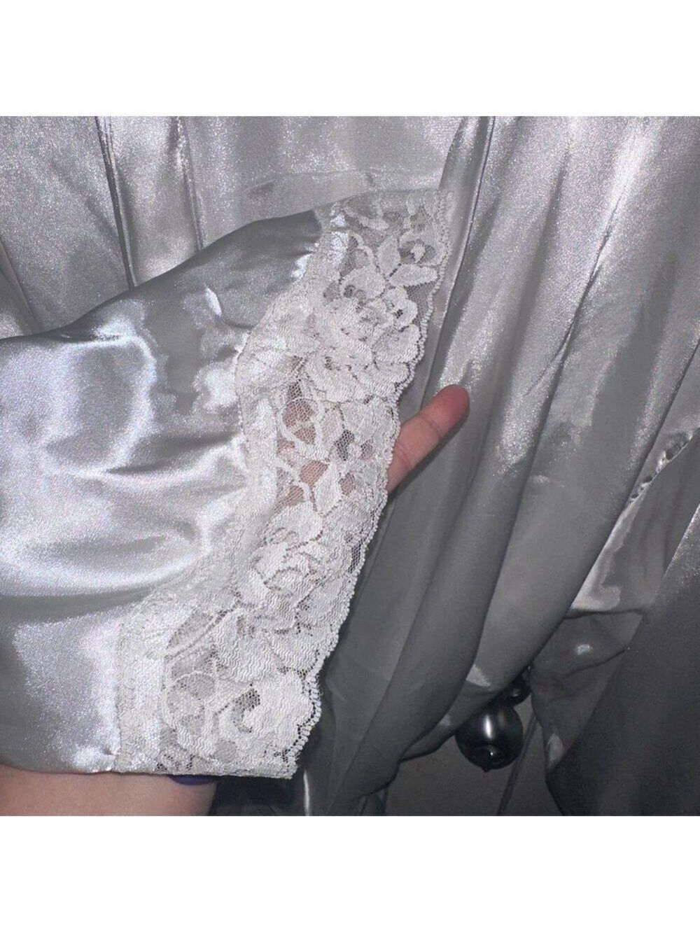Torrid Bridal Pinup White Satin & Lace Robe - Picture 7 of 8